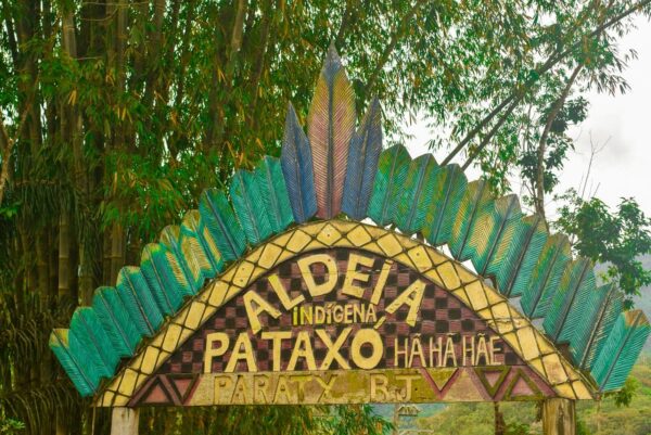 Aldeia Indígena Pataxó Com Praia e Cachoeira